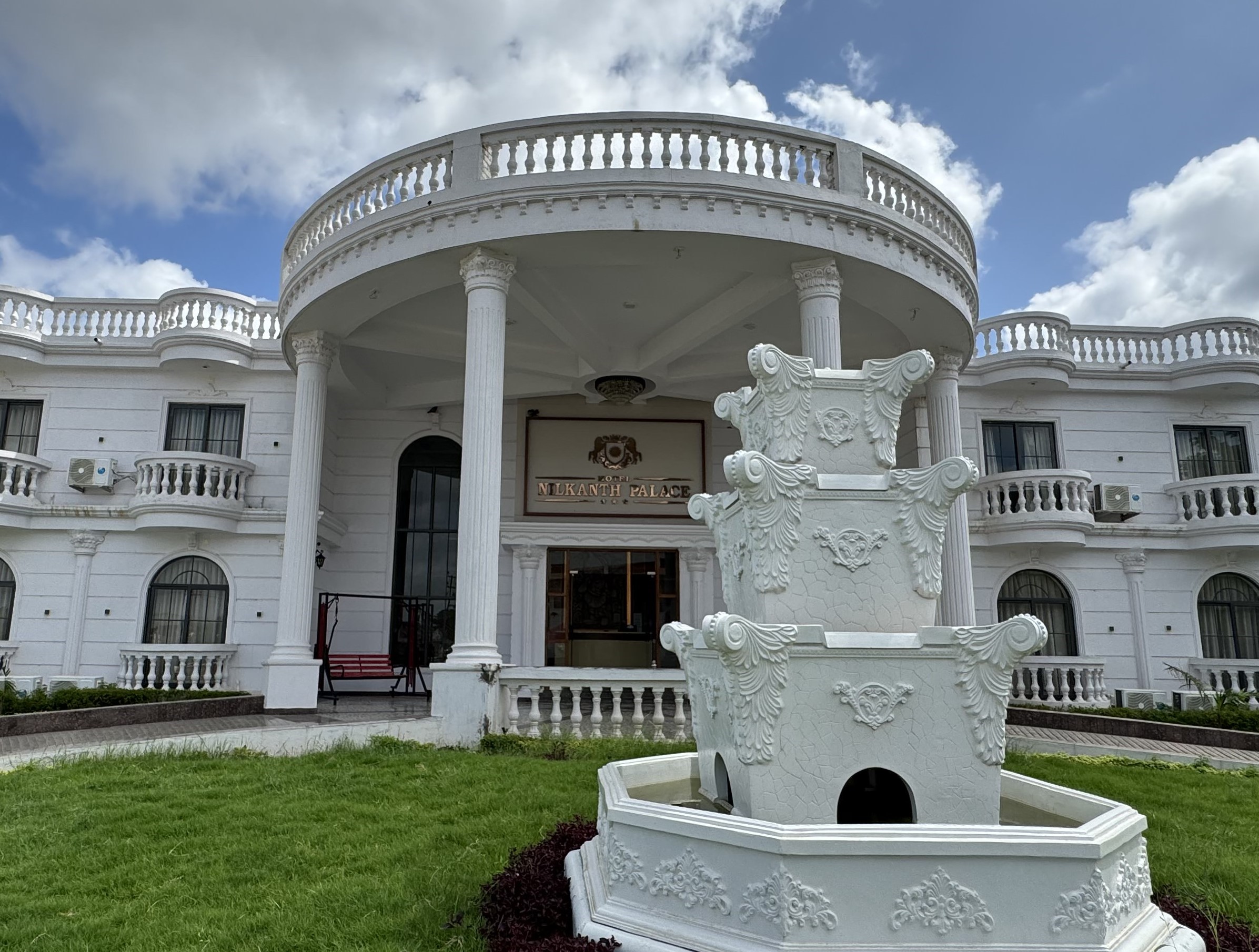 Hotel Nilkanth Palace